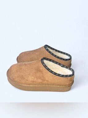 Cozy Suede Slip-On Women’s Clog in Tan